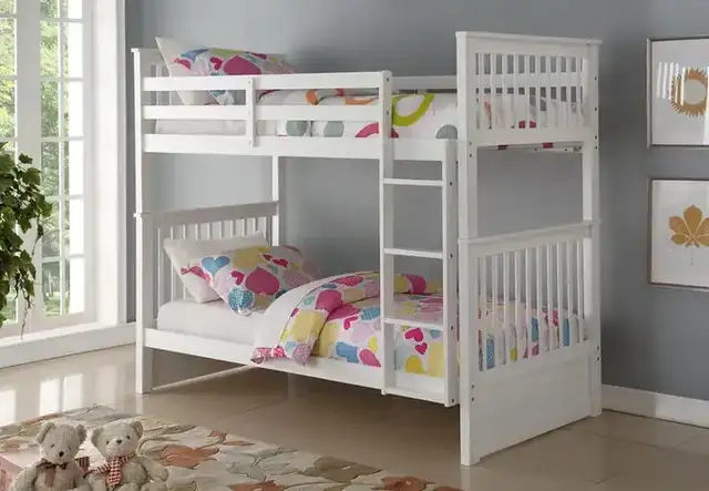B 121 Single/Single Bunk Bed - White