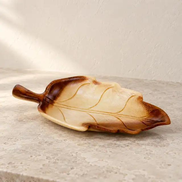 Natural Leaf Plate — Low Edge View